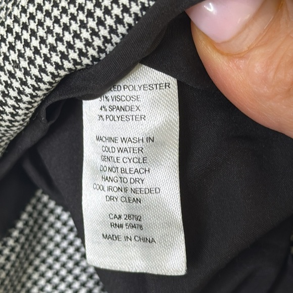 House of Harlow 1960 Gray Buttoned Crop Blouse - Picture 8 of 8